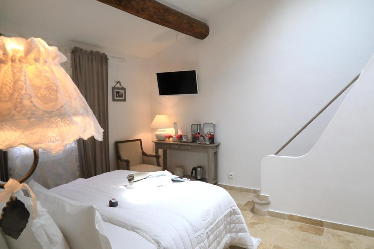 Maison D'Hotes "Les Ecuries Du Mas" Lamanon Экстерьер фото