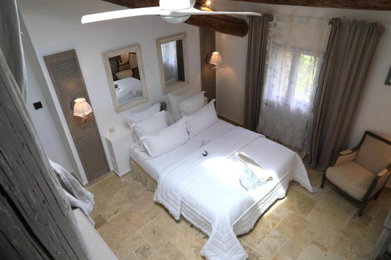 Maison D'Hotes "Les Ecuries Du Mas" Lamanon Экстерьер фото