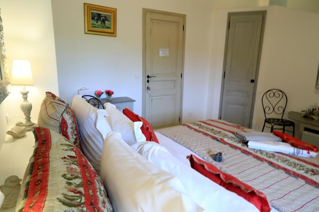 Maison D'Hotes "Les Ecuries Du Mas" Lamanon Экстерьер фото